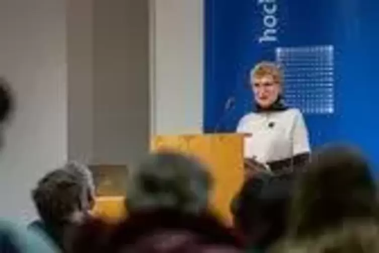 Rektorin Astrid Hedtke-Becker bei ihrer Rede.