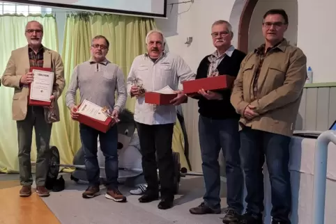 Gerd Zimmermann, Andreas Koch, Hans Jürgen Meier und Claus Neser (von links) halten dem Verein schon viele Jahre die Treue. Sie 