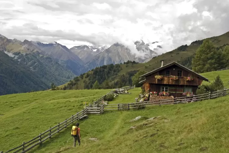 Gen&uuml;gend Proviant mitnehmen: Nicht jede H&uuml;tte bietet Essen an.