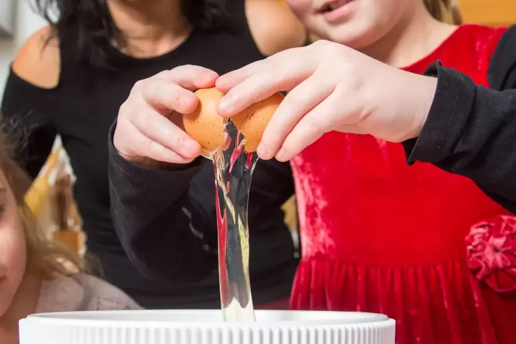 Dekorieren ist eine sch&ouml;ne Aufgabe f&uuml;r Kinder.