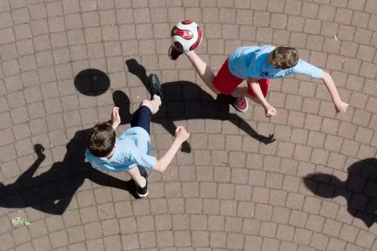 Viel Bewegung beim Fu&szlig;ball