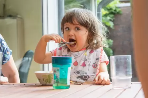 Kinder sollten sich gesund ernähren.
