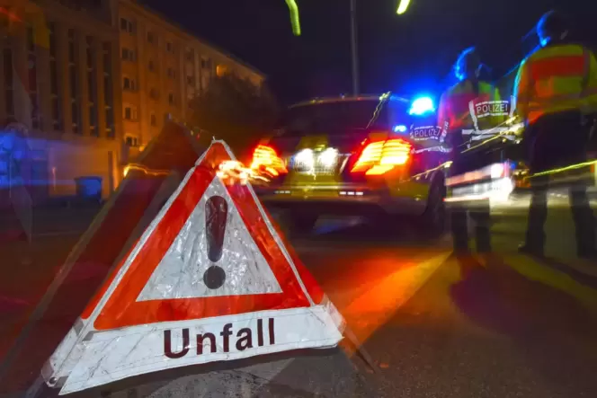 Bei einem Zusammenprall zwischen einem Sattelschlepper und einem Auto entstand ein Sachschaden von 3.600 Euro.