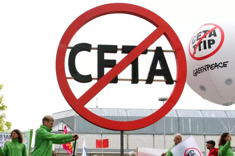 2016 wurde in Wolfsburg vor dem dortigen Parteikonvent der SPD noch gegen das Handelsabkommen mit Kanada demonstriert. 
