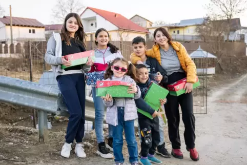 Die Freude über die gefüllten Schuhkartons ist unter den beschenkten Kindern jedes Jahr groß. 