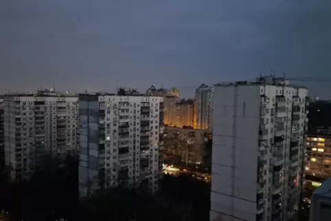 Immer wieder kommt es blockweise zu Stromausfällen in Kiew.