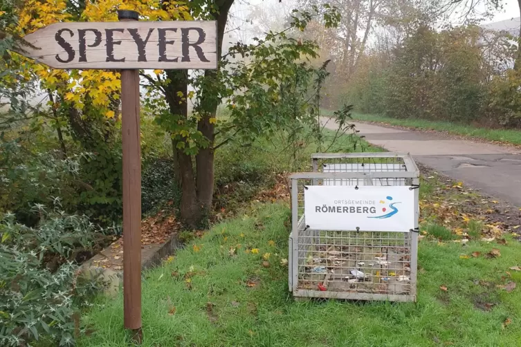RHEINFPALZ-Leser Hubert Smuda wünscht sich Gitterboxen für Müll, wie es sie in Römerberg gibt, auch für den Speyerer Auwald.