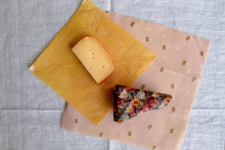 K&auml;se und Bienenwachst&uuml;cher passen wunderbar zusammen.