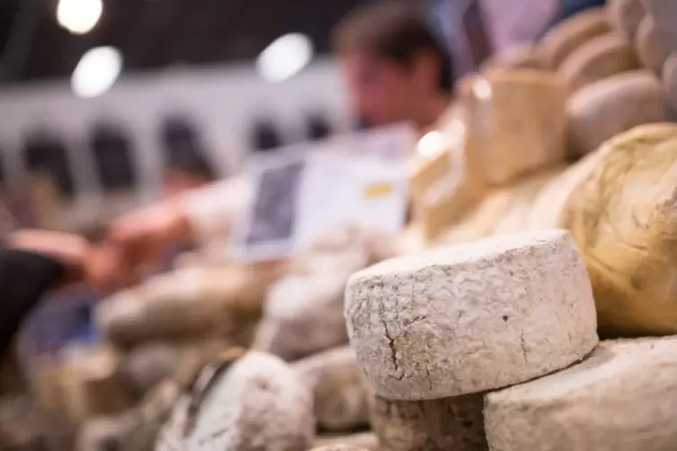 Auf Rohmilch im K&auml;se muss hingewiesen werden.