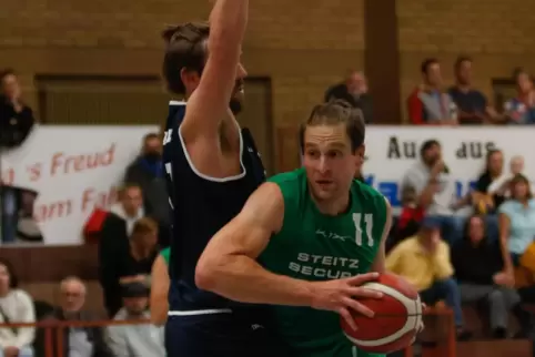 Ludwig Weinsheimer ist ein Spätstarter beim Basketball. Mit 19 Jahren begann er 2004 in Kirchheimbolanden zunächst in der zweite