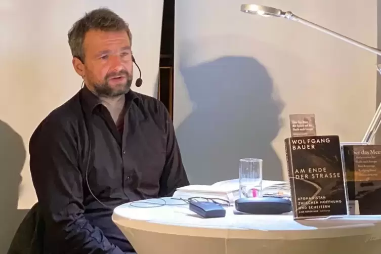 Afghanistanexperte Wolfgang Bauer bei seiner Lesung in der Stadtb&uuml;cherei.