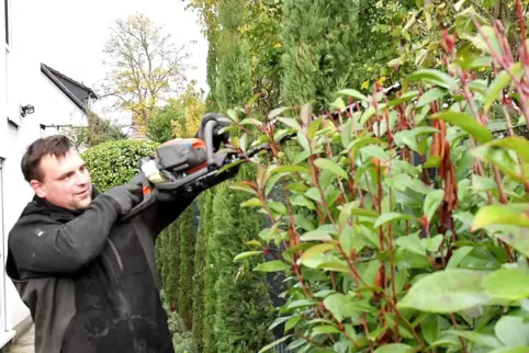 Philipp Cecco aus Wachenheim liebt die Arbeit im Garten.