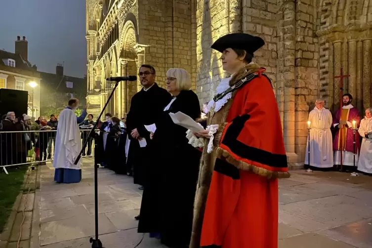 Eröffnung an der Kathedrale: Lincolns Bürgermeisterin Rosanne Kirk (rechts) und OB Marc Weigel. 