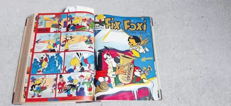 Gebundenes Fix und Foxi Buch von 1963, 19 Hefte Band 397 bis 415 inkl. Weihnachtsheft gegen Gebot abzugeben.