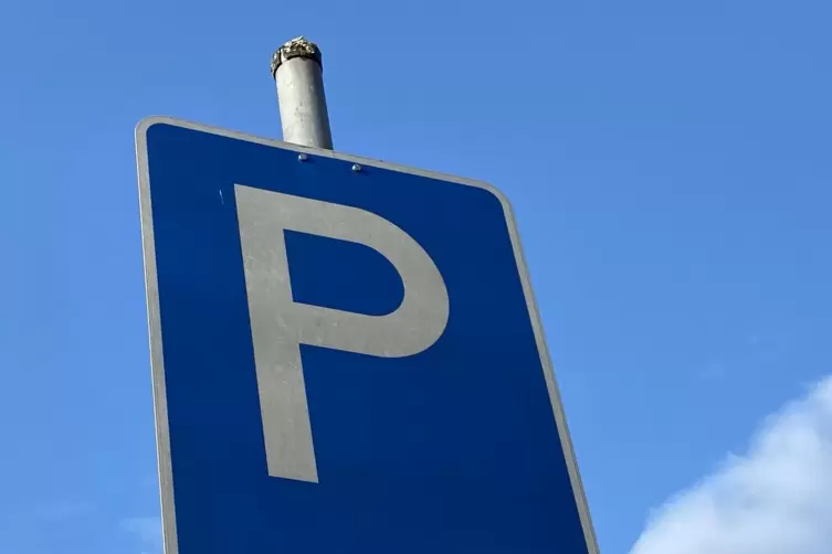 In Clausen darf seit vielen Jahren auf dem Bürgersteig geparkt werden. 