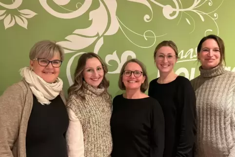 Ingrid Bäsel (ganz links) ist die neue Vorsitzende des Kreisverbandes Westpfalz der Hebammen. Unterstützt wird sie von Tanja Rot