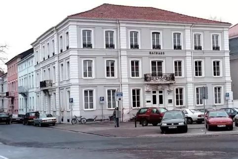 „Das große Rathaus hat früher gereicht“, sagt Thorsten Gries. Das Foto stammt aus dem Jahr 1999, als der Herzogplatz noch nicht „Das große Rathaus hat früher gereicht“, sagt Thorsten Gries. Das Foto stammt aus dem Jahr 1999, als der Herzogplatz noch nicht