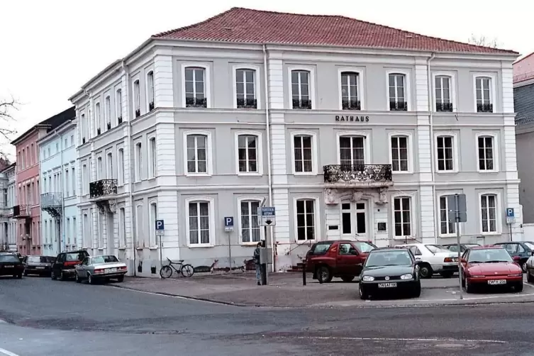 „Das große Rathaus hat früher gereicht“, sagt Thorsten Gries. Das Foto stammt aus dem Jahr 1999, als der Herzogplatz noch nicht 