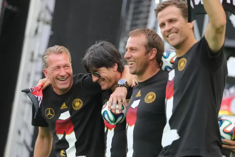 H&ouml;hepunkt: Oliver Bierhoff (rechts) feiert den WM-Titel 2014.