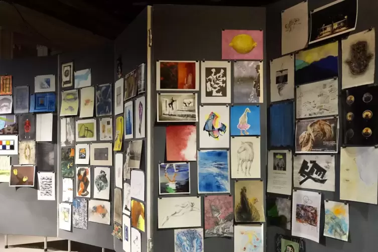 75 Künstlerinnen und Künstler steuerten dieses Jahr Arbeiten zur Verkaufsausstellung bei. 