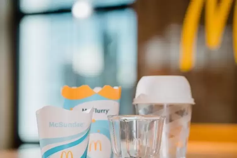 Fast-Food-Riese McDonald&rsquo;s bietet unter anderem f&uuml;r seine Desserts Mehrwegalternativen an. 