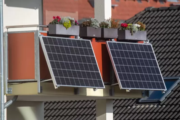 Kraftwerke für den Balkon: In Mecklenburg-Vorpommern werden solche kleinen Solaranlagen bereits staatlich gefördert.