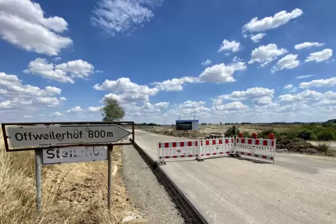 Mit neuer Fahrbahndecke versehen und an entscheidenden Stellen verbreitert, soll die Kreisstraße 84 entlang des Steitzhofs am Do