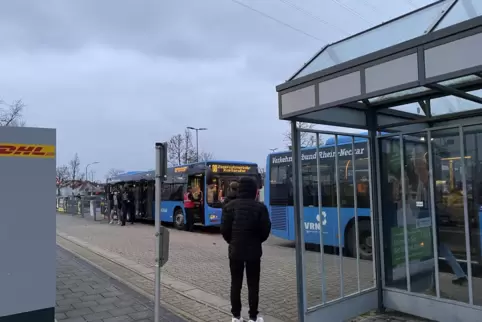 Für den Schülertransport werden zusätzliche Busse eingesetzt.
