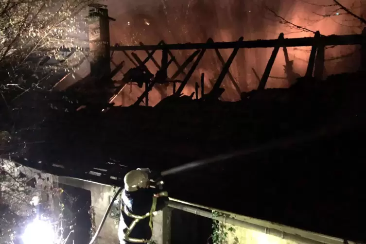 Ein leeres Haus im Strecktal stand in der Nacht auf Donnerstag in Flammen.