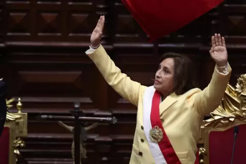 Am Ende des Tages war die bisherige Vizepräsidentin Dina Boluarte (60) die neue Staatschefin von Peru.