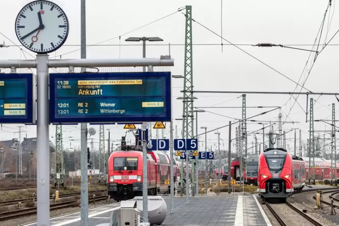 Mit einem 49-Euro-Monatsticket per Nah- und Regionalverkehr durch Deutschland: Das soll bald möglich sein.