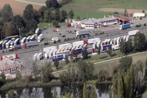 An der Raststätte Dannstadt wurde der grenzüberschreitende gewerbliche Verkehr überprüft. 