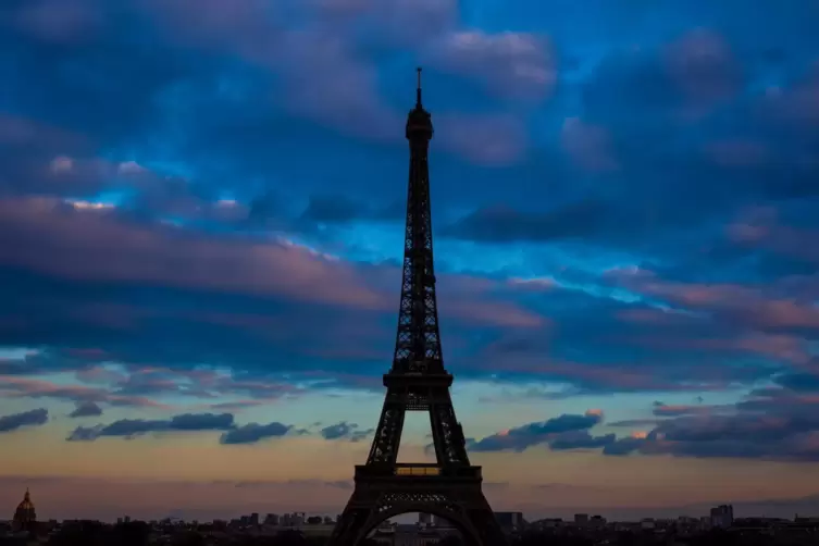 Eiffelturm im Morgengrauen. 