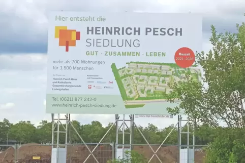 Schilder werben schon länger für die neue Siedlung.