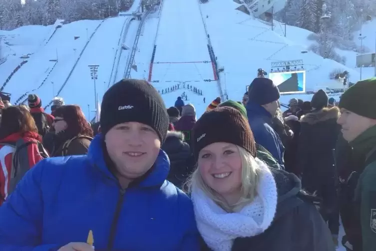 Das Ehepaar König beim Neujahrsspringen der Vierschanzentournee der Skispringer in Garmisch-Partenkirchen.