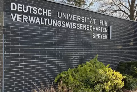 Beste Absolventen geehrt: Deutsche Universität für Verwaltungswissenschaften. 