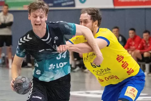 Die Eulen Ludwigshafen, im Bild mit Sebastian Trost (links) gegen Marc Pechstein, waren den Rostockern gestern mehrere Schritte 