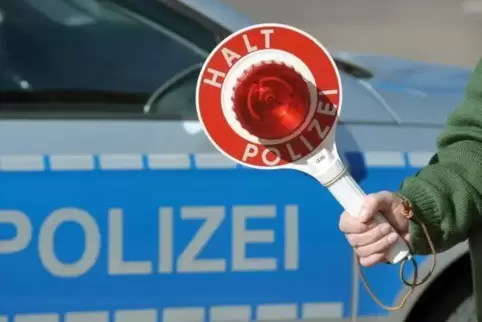 Zwischen Bobenheim-Roxheim und Frankenthal hat die Polizei die Unfallflüchtige angehalten.