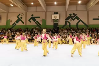 Zeigten ihr Können beim Weihnachtsschauturnen des Turn-Team Sickingen in Ramstein-Miesenbach: Die fünf bis elfjährigen Bodenturn