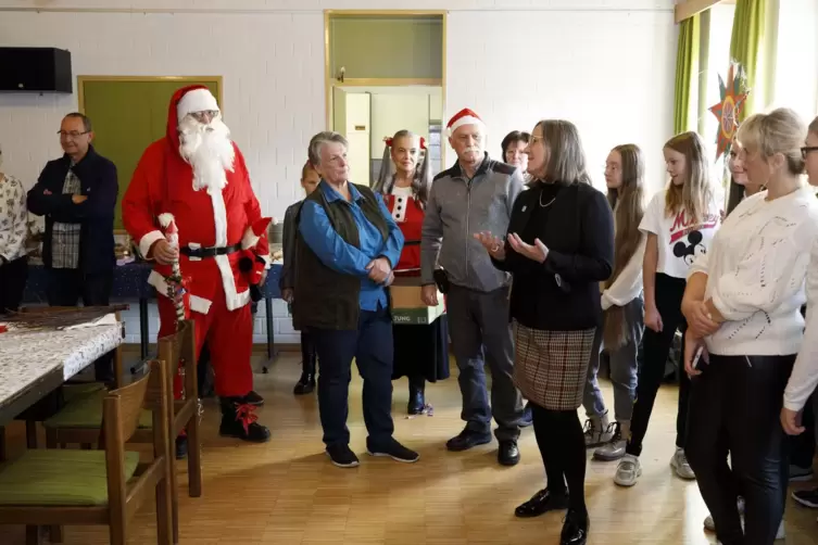 Wo sind die Unterschiede zwischen dem ukrainischen und dem deutschen Weihnachtsmann? Erste Kreisbeigeordnete Gudrun Heß-Schmidt 