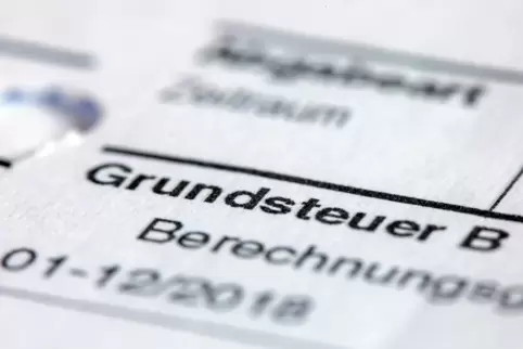 Eine Landesregelung führt dazu, dass viele Gemeinden die Grundsteuern und die Gewerbesteuer erhöhen. 