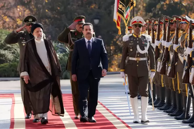 Kündigt Härte an: Irans Präsident Ebrahim Raisi (vorne links). Kündigt Härte an: Irans Präsident Ebrahim Raisi (vorne links).