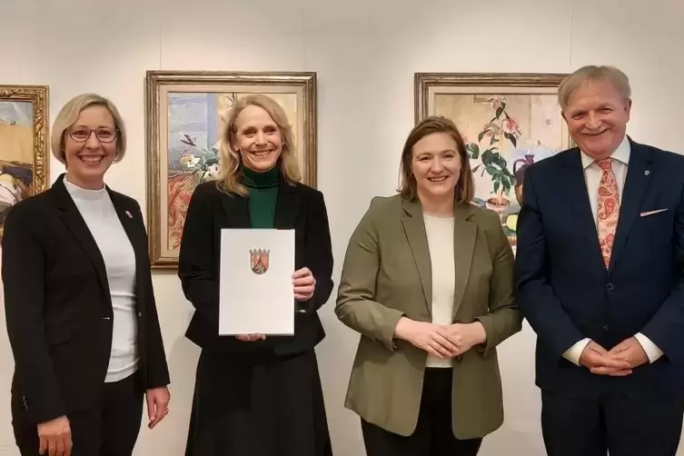 Auszeichnung für das Purrmann-Haus: Oberbürgermeisterin Stefanie Seiler, Kuratorin Maria Leitmeyer, Kulturministerin Katharina B