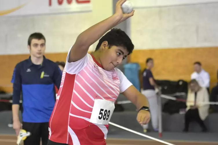 Ali Adham vom ABC Ludwigshafen stie&szlig; die Kugel auf 6,53 Meter. 