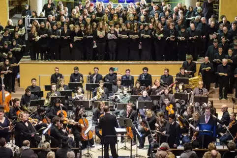 Chor und Orchester der saarländischen Musikhochschule.