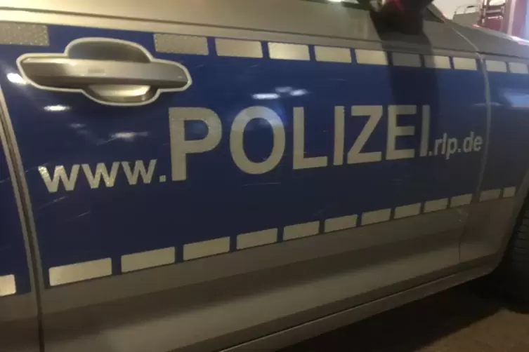 Wer weiß, was es mit dem Van auf sich hat? Die Polizei sucht Zeugen.