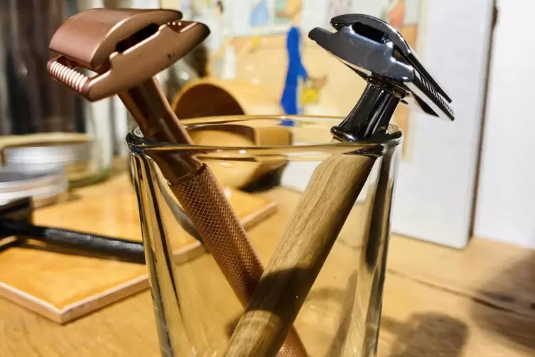 Scharfer Bambus: Der Rasierhobel im Unverpacktladen ist in der Anschaffung teuer, soll daf&uuml;r aber sehr lange halten. 