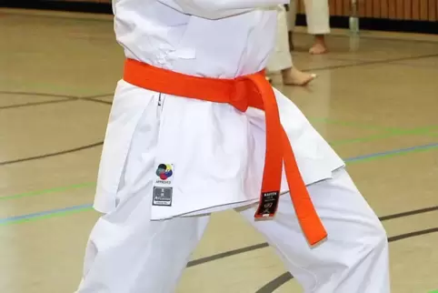 Erstrebenswert: orangefarbener Gürtel in Karate. 