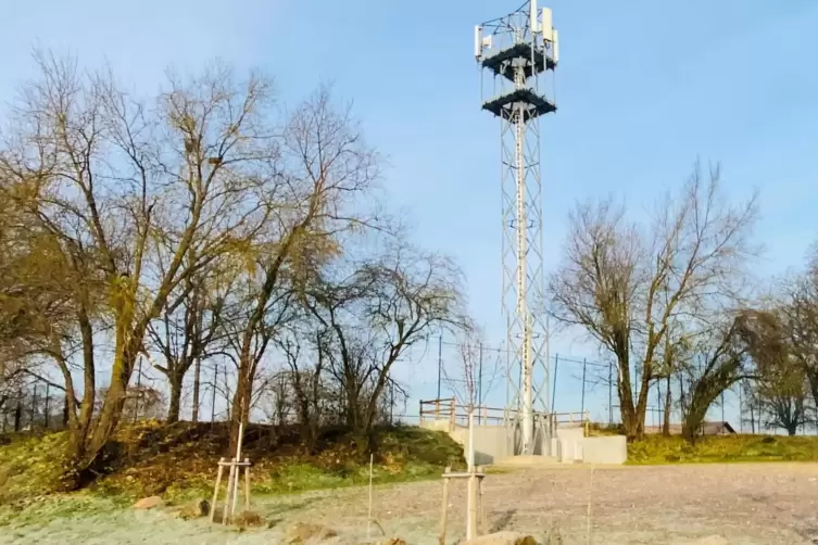 Der Telekom-Funkturm am Sportplatz in Impflingen wurde bereits 2020 errichtet. Er ist jedoch noch nicht am Netz.