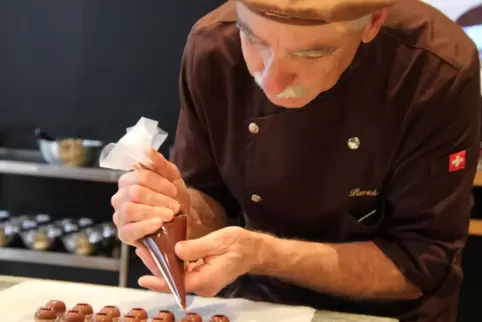 Bei der Arbeit: Chocolatier Patrick Schneider von der Schokofabrik Cailler.